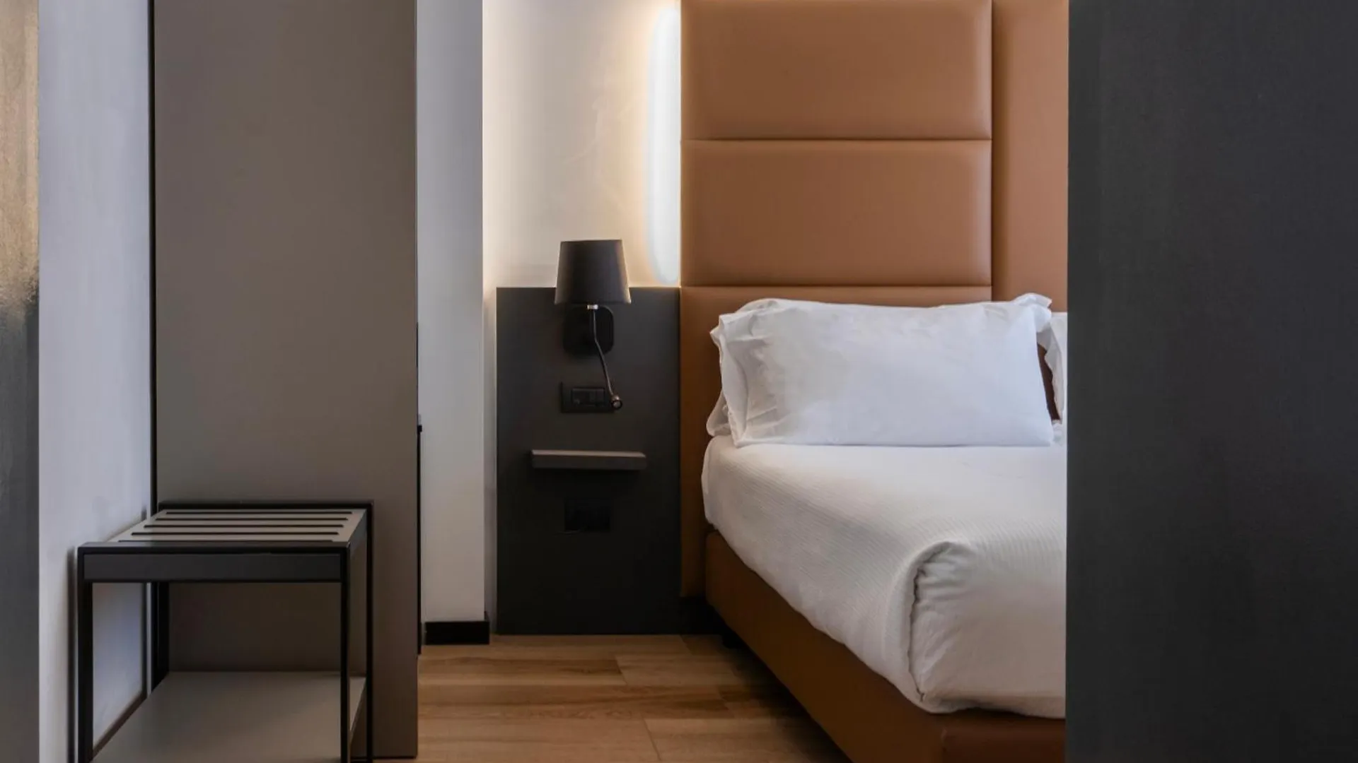 **  London Hotel Milánó Olaszország