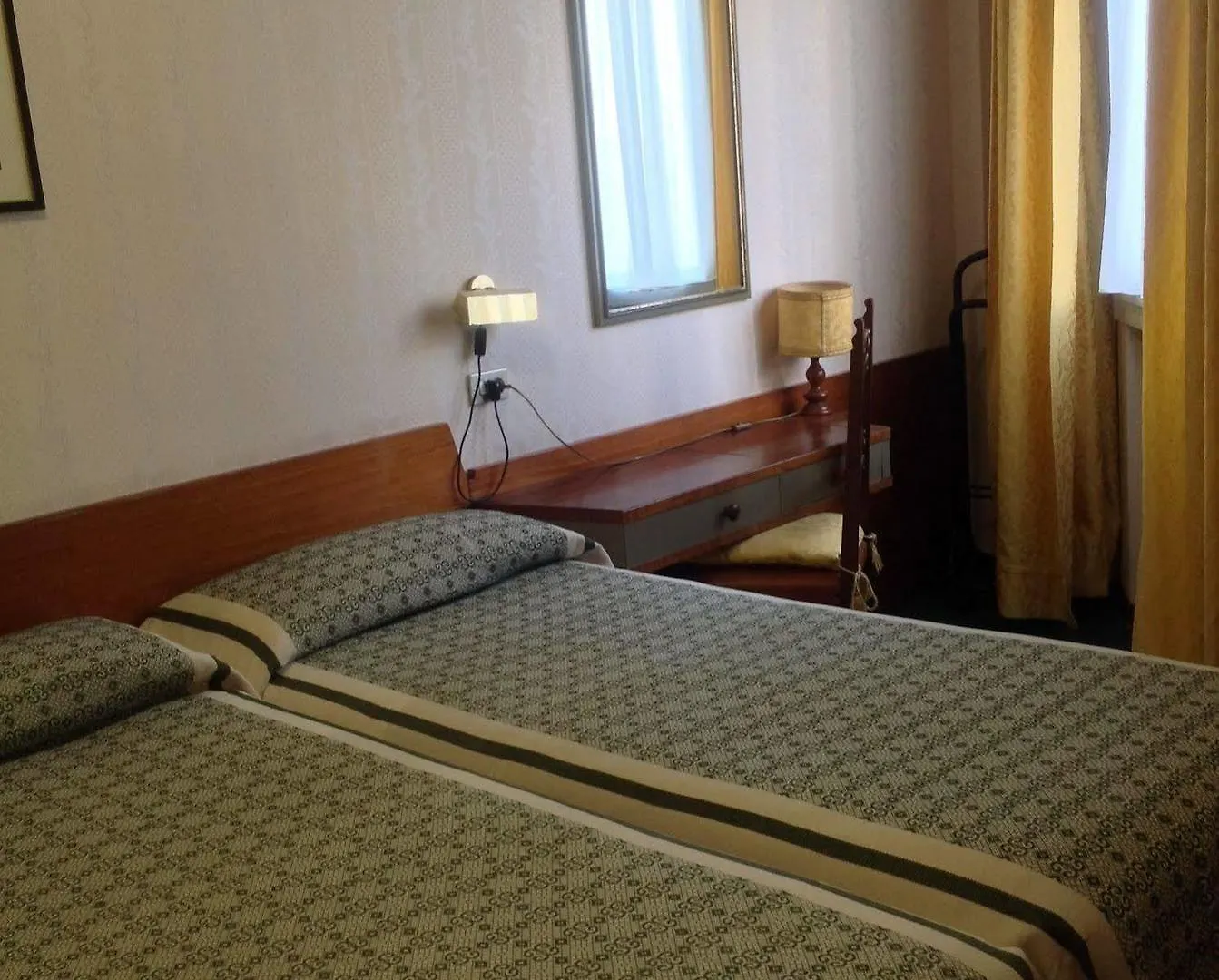 London Hotel Milan 2*,  Italy