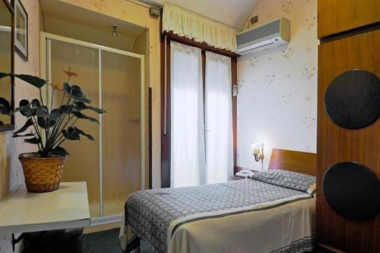 London Hotel Milano 2*,  İtalya