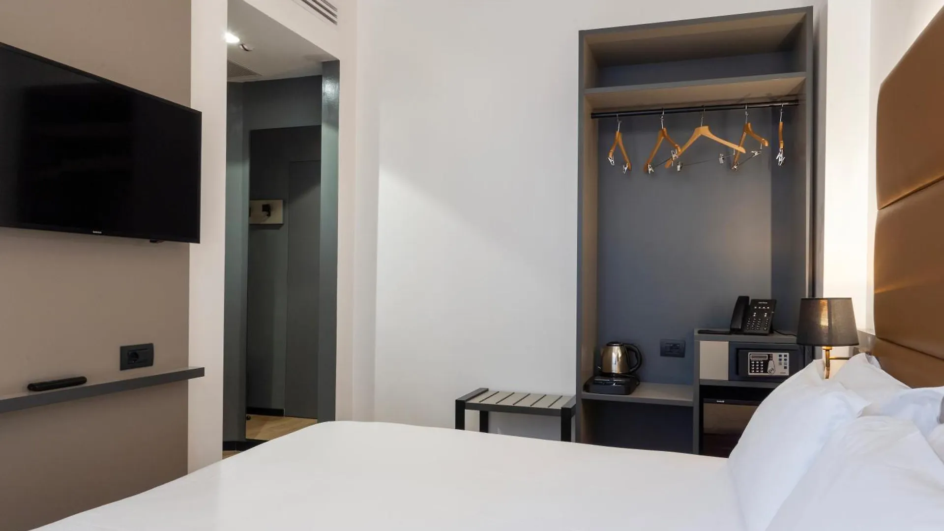 London Hotel Milano 2*,