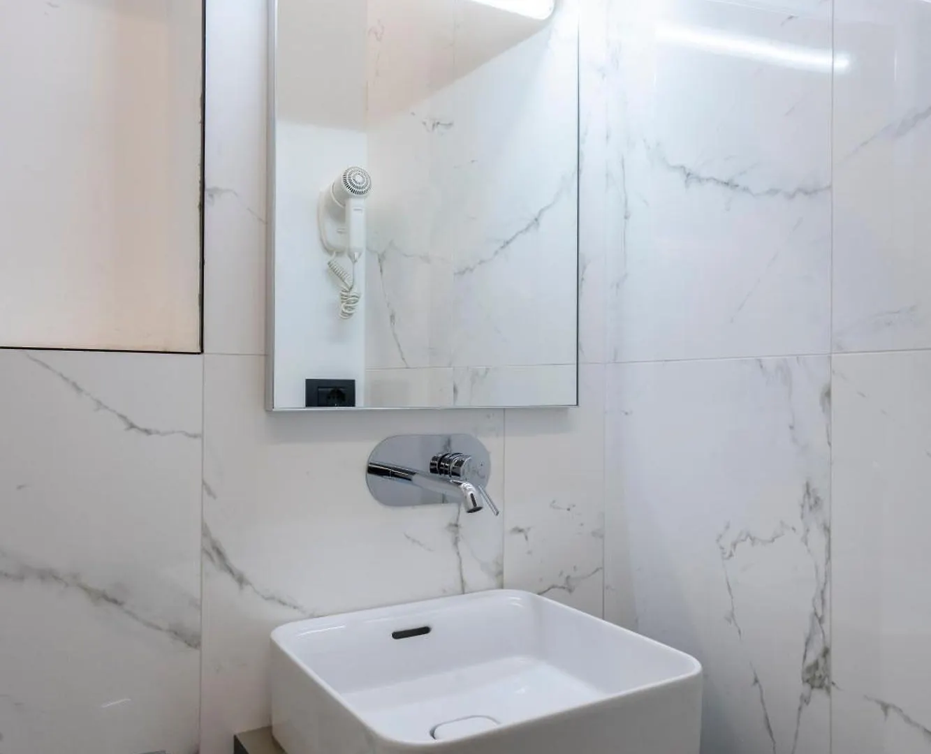 London Hotel Milano 2*,