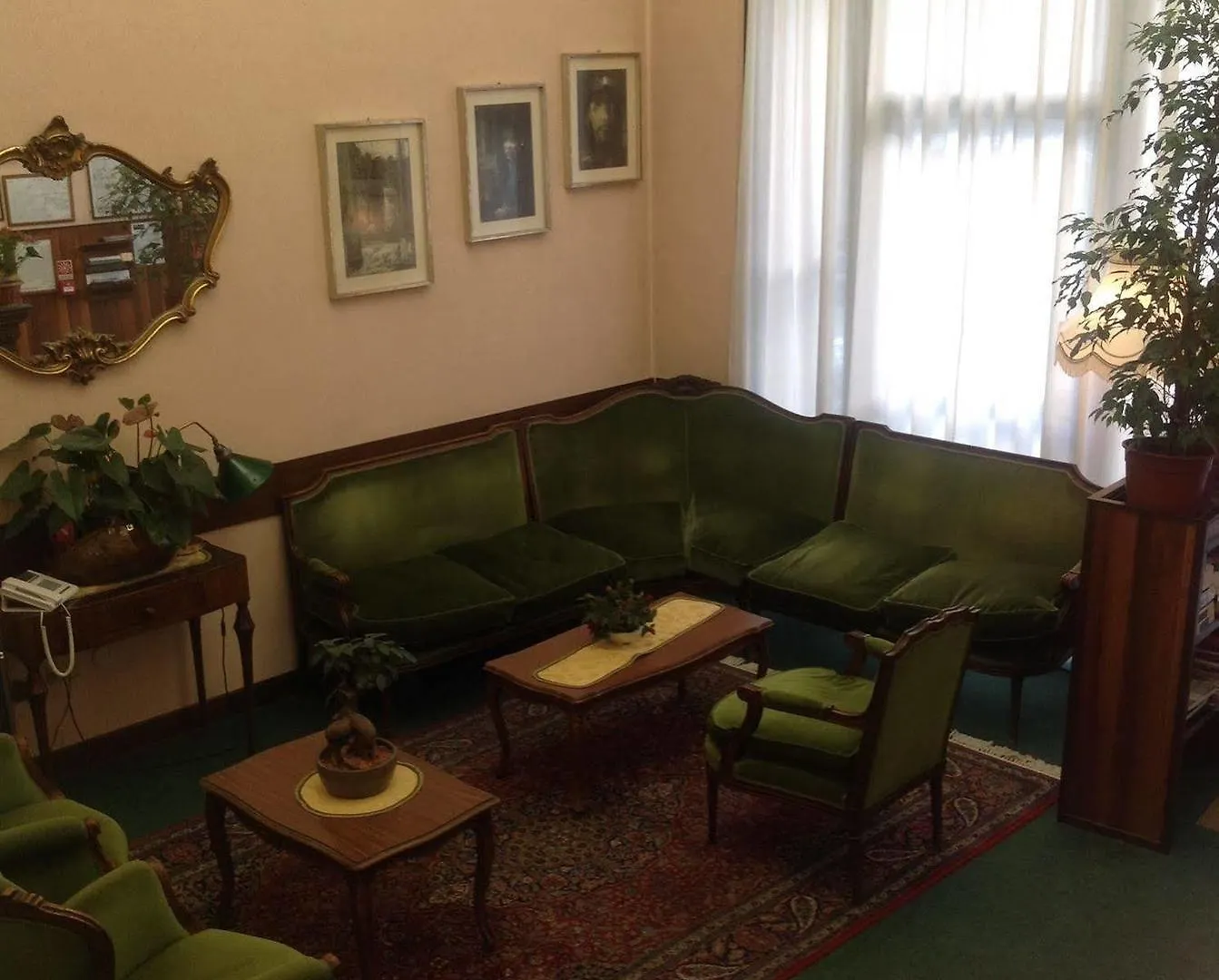 **  London Hotel Milano İtalya